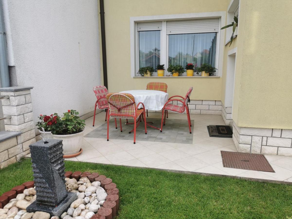 Apartmani Nova Karlovac Esterno foto