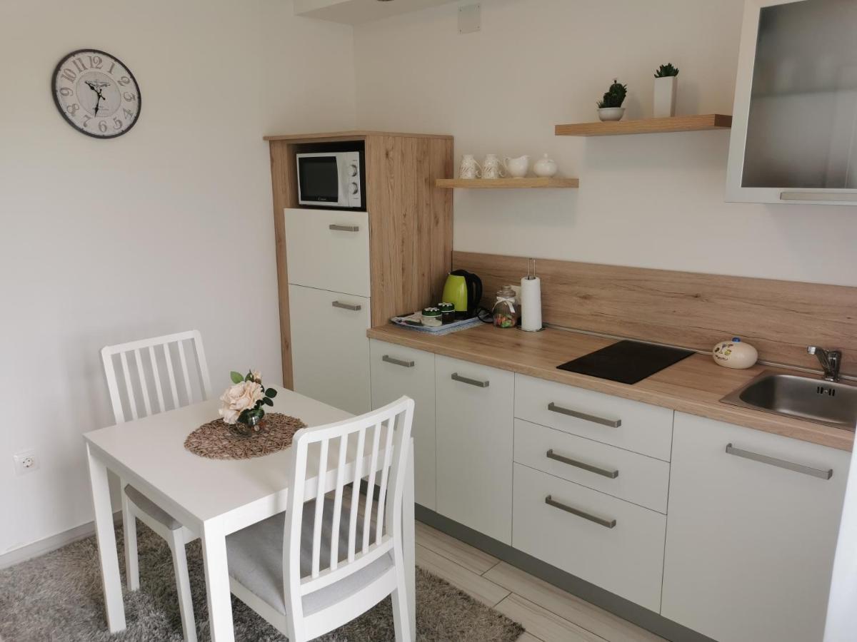 Apartmani Nova Karlovac Esterno foto