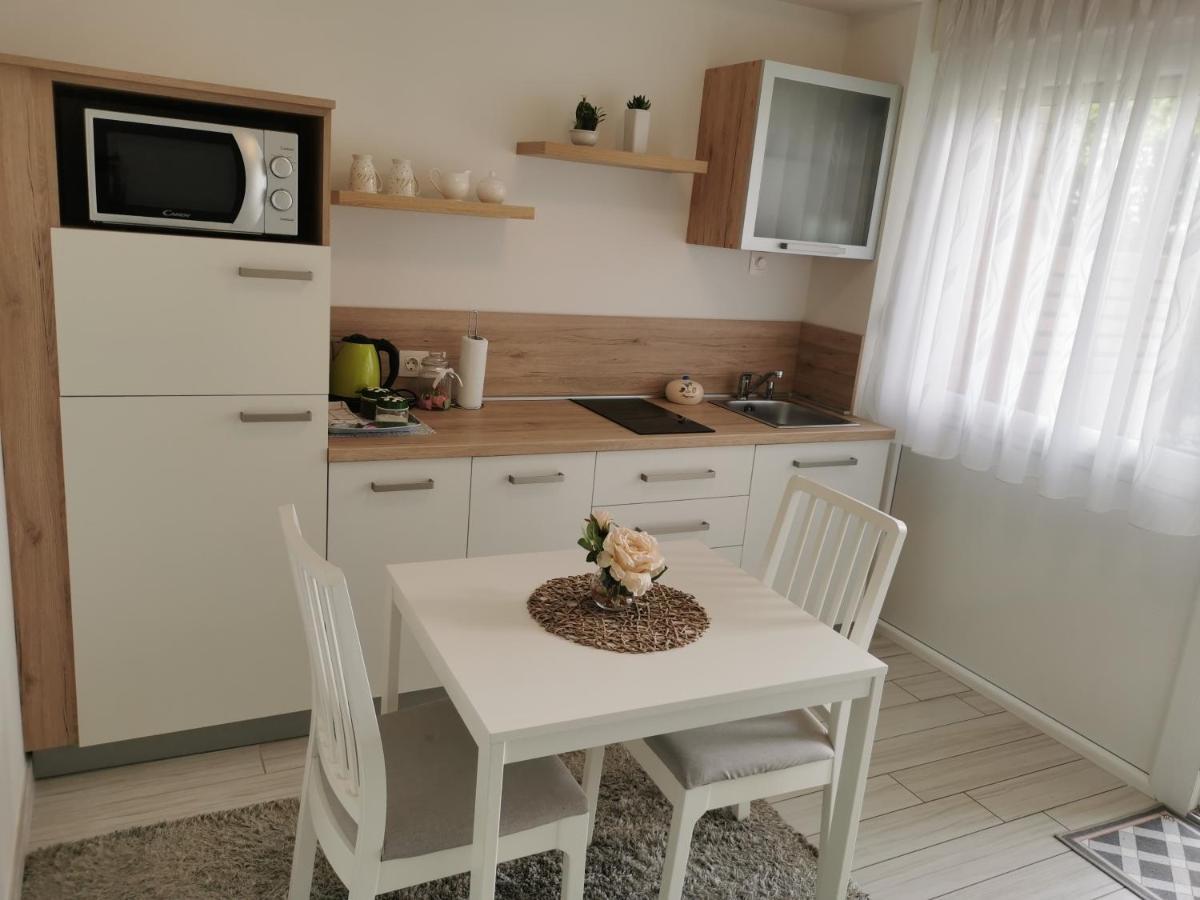 Apartmani Nova Karlovac Esterno foto