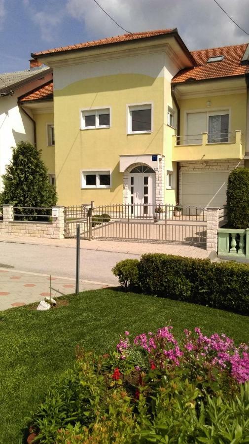 Apartmani Nova Karlovac Esterno foto