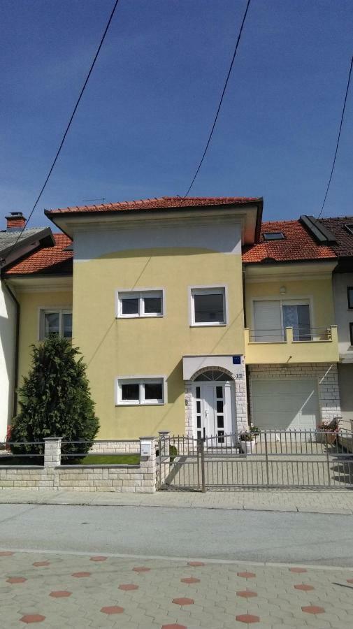 Apartmani Nova Karlovac Esterno foto